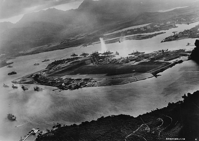 640px-attack_on_pearl_harbor_japanese_planes_view